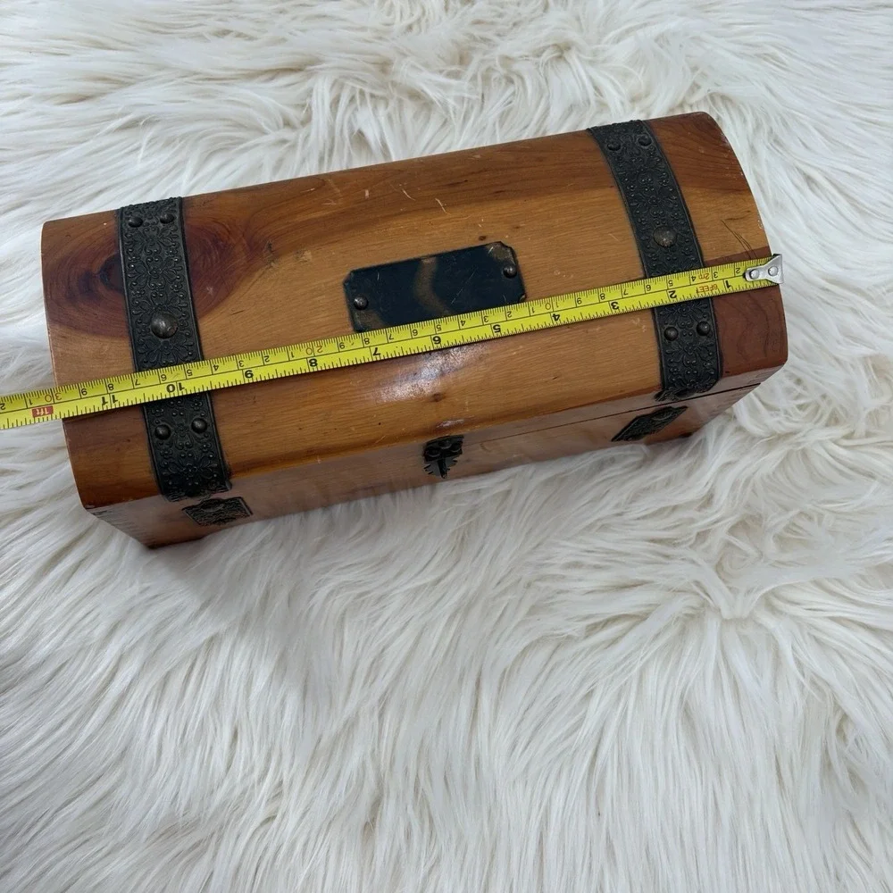 Vintage MCGRAW BOX CO Rounded Wood Jewelry / Trinket / Keepsake Box w/ Hinge Lid